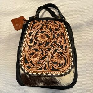 Lazy 8 3 Bar Horse Co-backpack, crossbody, or carry by top handles.  New